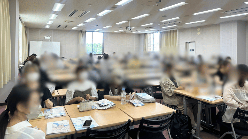 十文字学園女子大学でキャリアについて考える講義を受ける学生の皆さん